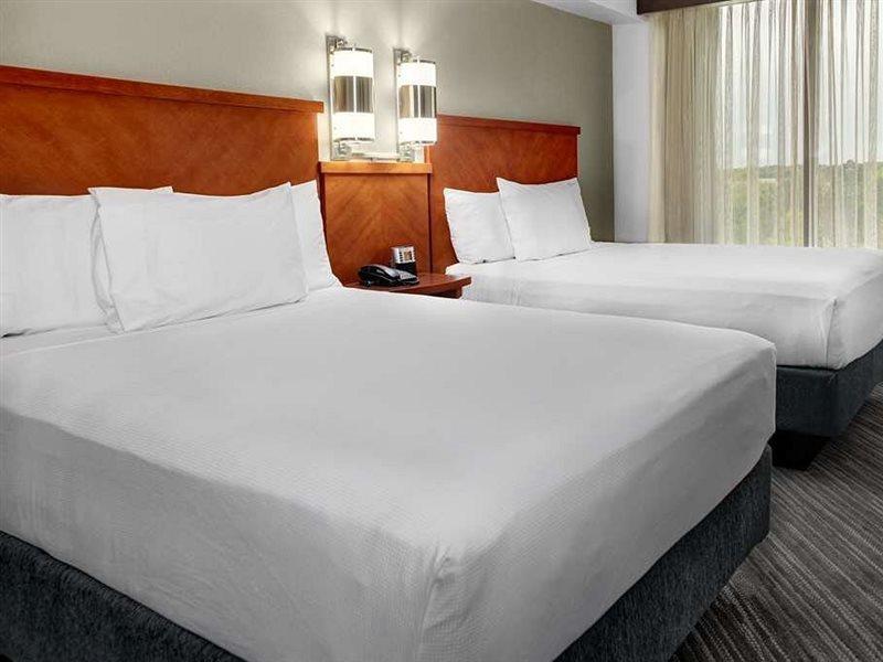 Hyatt Place Louisville-East Экстерьер фото