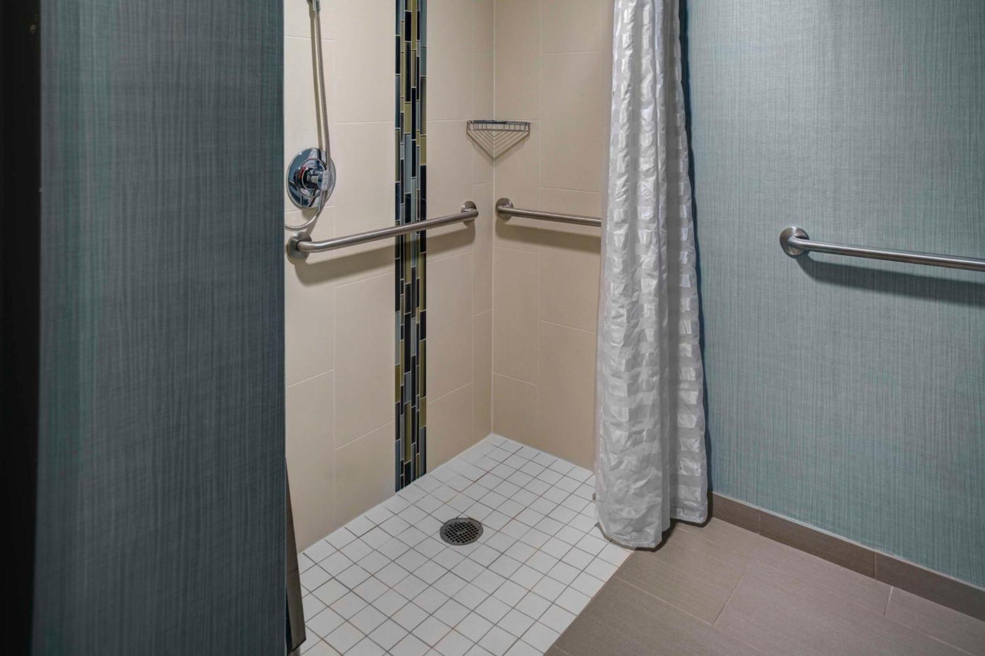 Hyatt Place Louisville-East Экстерьер фото