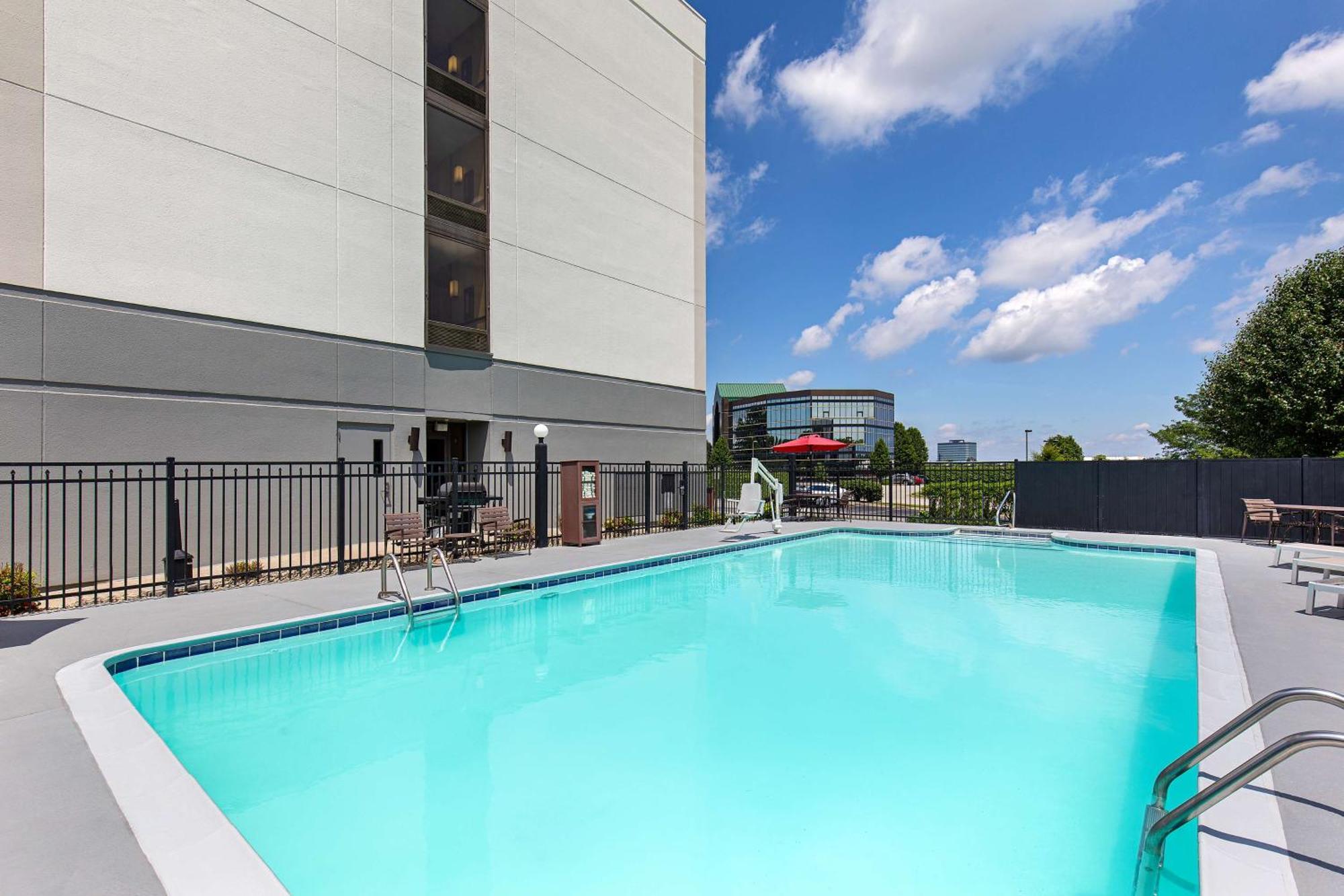 Hyatt Place Louisville-East Экстерьер фото