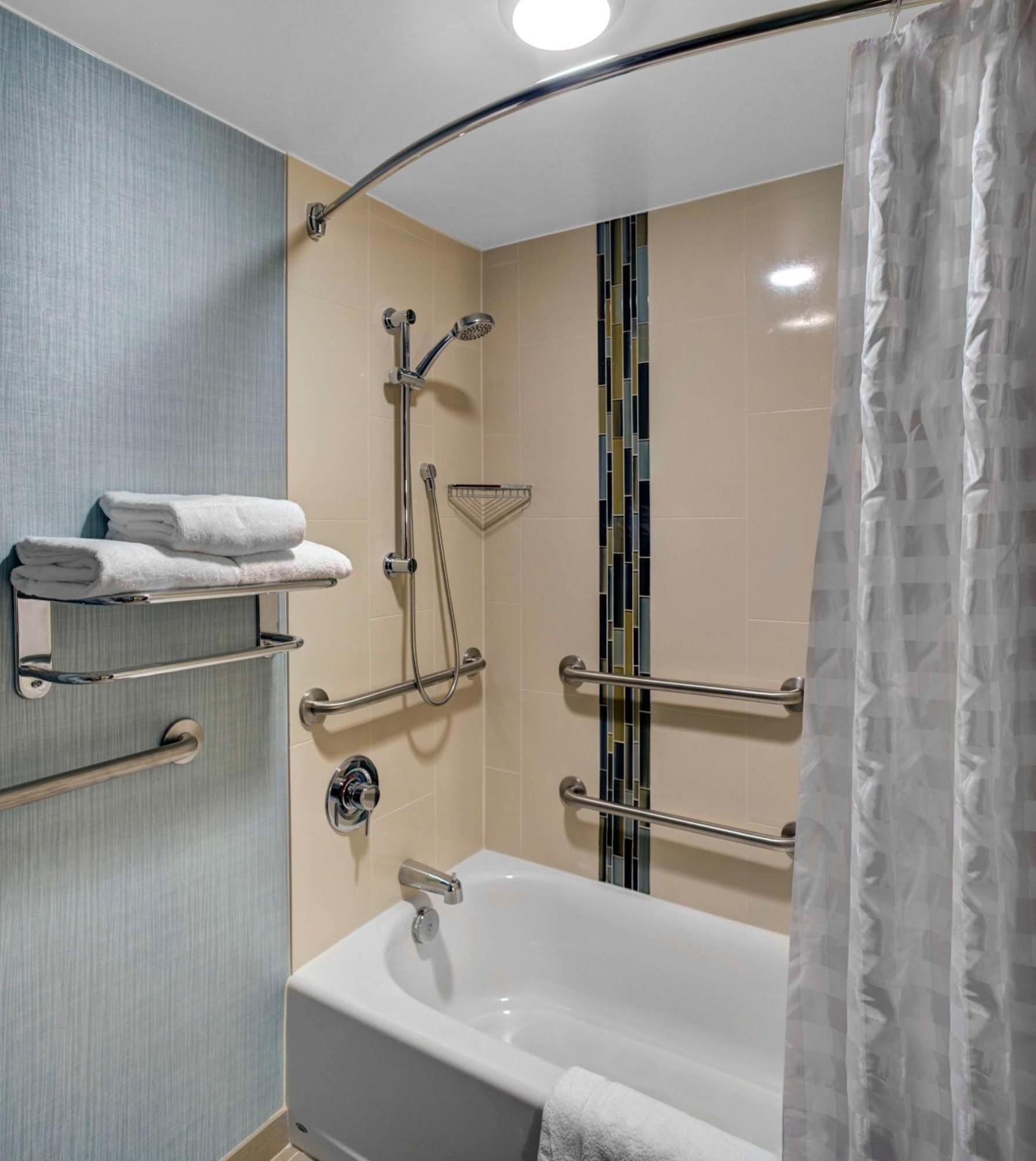 Hyatt Place Louisville-East Экстерьер фото