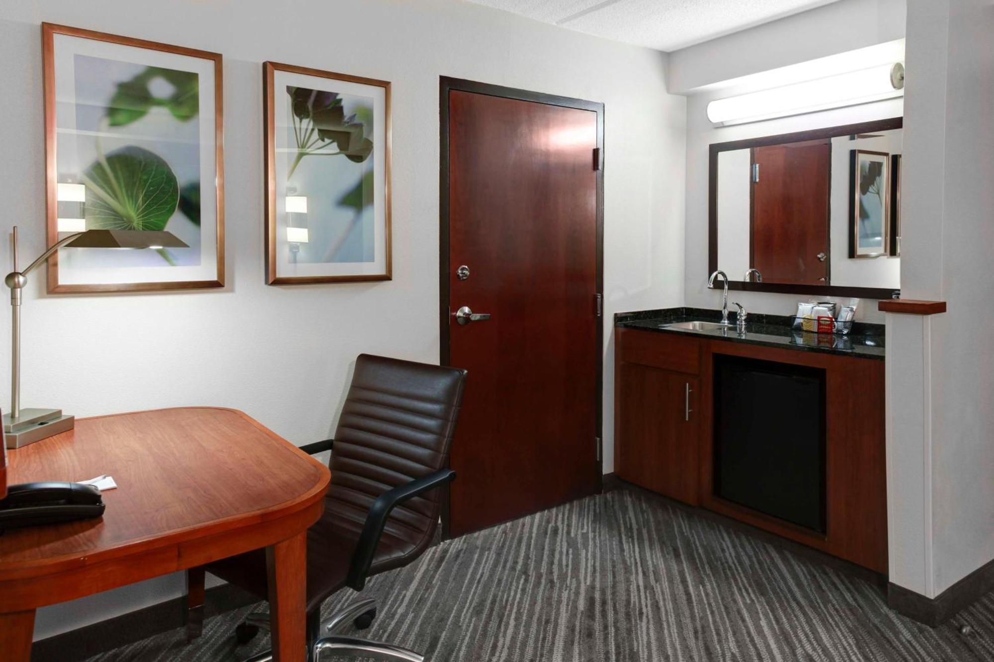 Hyatt Place Louisville-East Экстерьер фото