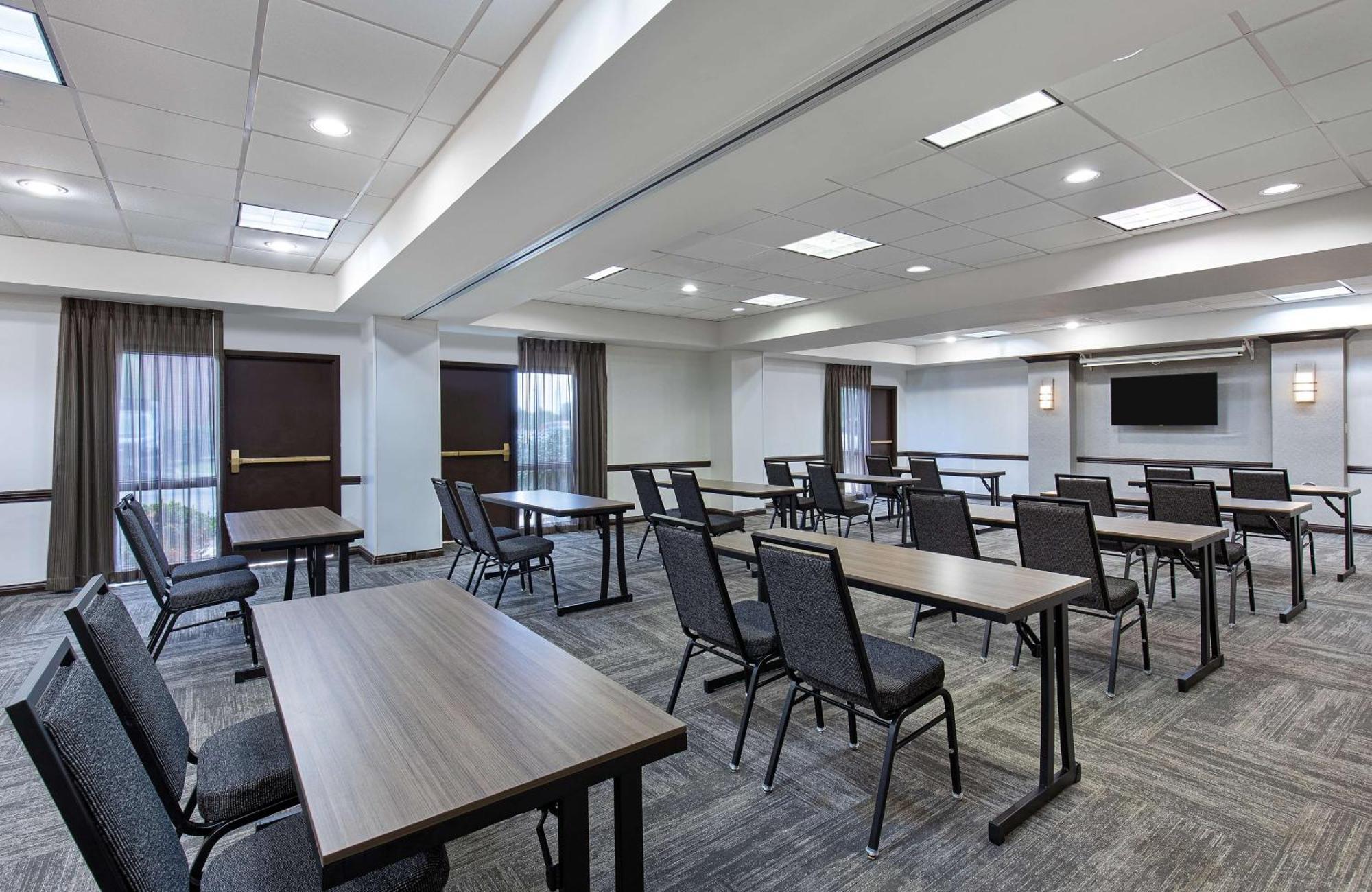Hyatt Place Louisville-East Экстерьер фото