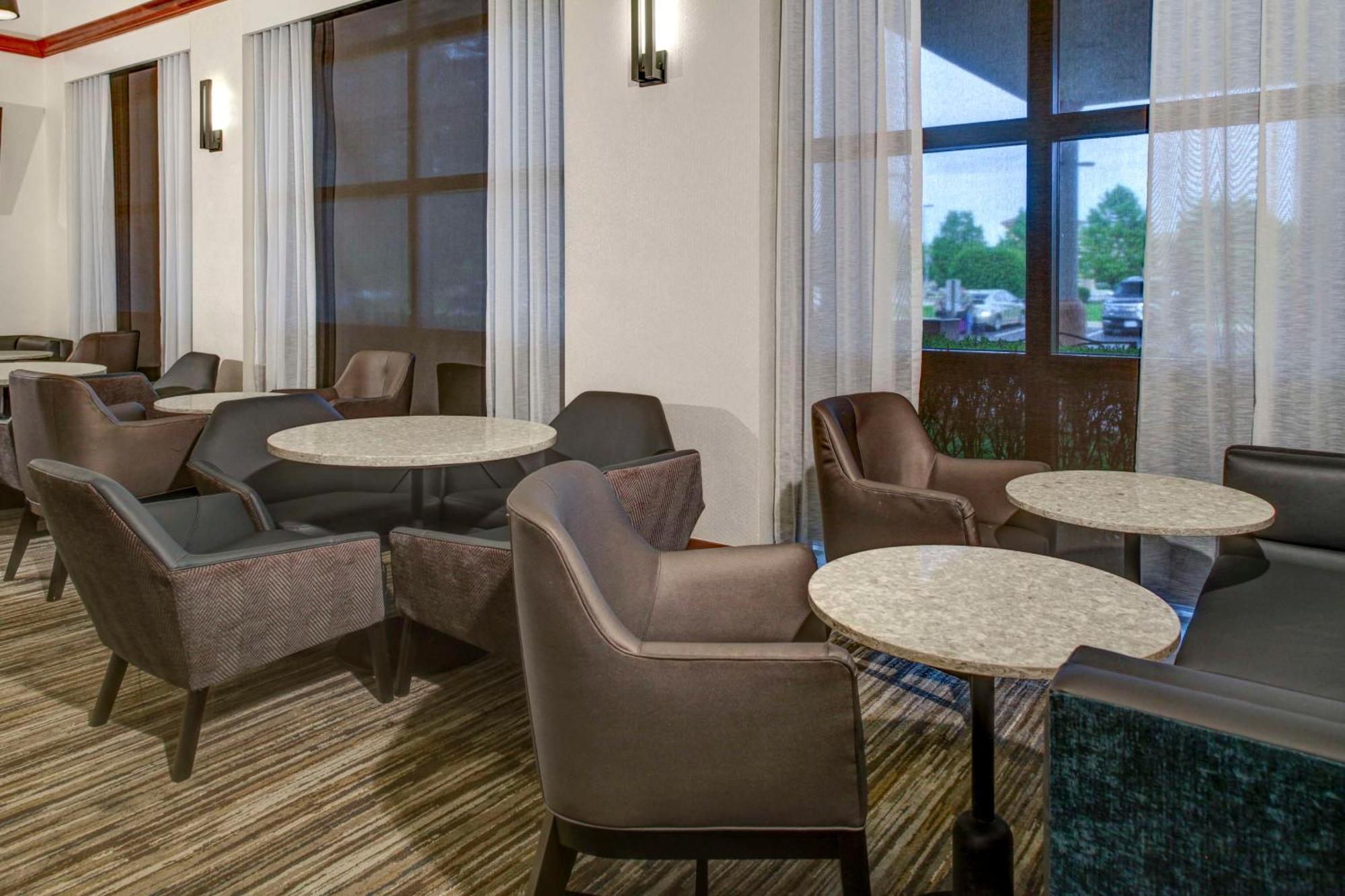 Hyatt Place Louisville-East Экстерьер фото